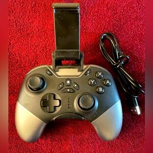 Bluetooth controller compatible to S.W /PC/iPhone/android/Apple Arcade MFi.